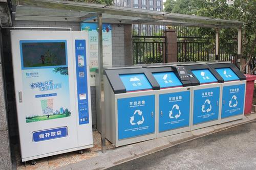 智能分類海角HJ37DB8箱在雙鴨山街頭亮相